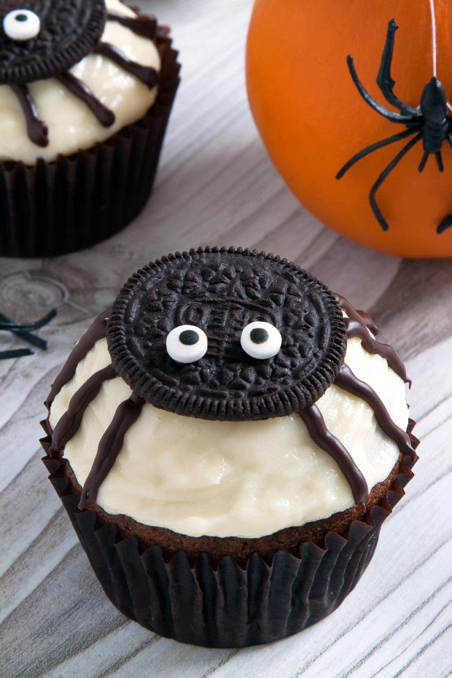 10-DIY-Halloween-Cupcakes-Ideas-IT-Movie-Clown-Britney-Dearest-Fun-Family-Party-Scary-Spooky-Spider-It-Movie-themed-Pumpkins-Monster-Alien-Bloody-Ghosts