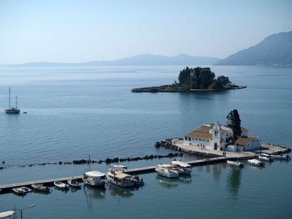 Η κέρκυρα είναι ένα από τα βορειότερα και δυτικότερα νησιά της ελλάδας και του ιονίου πελάγους. Kerkyra Fwtografies