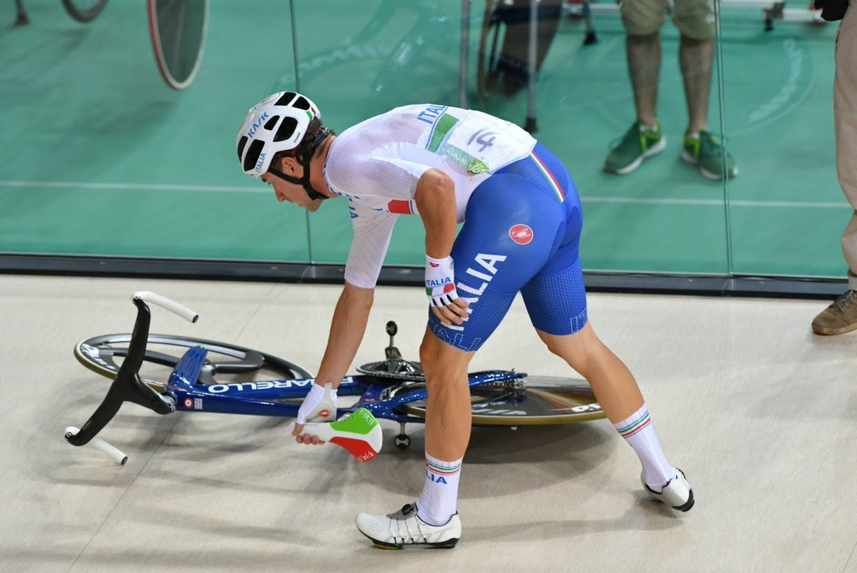 Elia viviani of italy cries after winning the cycling track men's omnium points race 6\6 on day 10 of the rio 2016 olympic games at the rio olympic. Rio2016 Elia Viviani Campione Olimpico Dell Omnium Bicitv