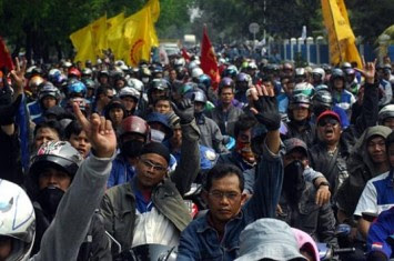 ZA&dunia: MUHAMMAD JUSUF KALLA- AKSI BURUH-HARGA BBM 