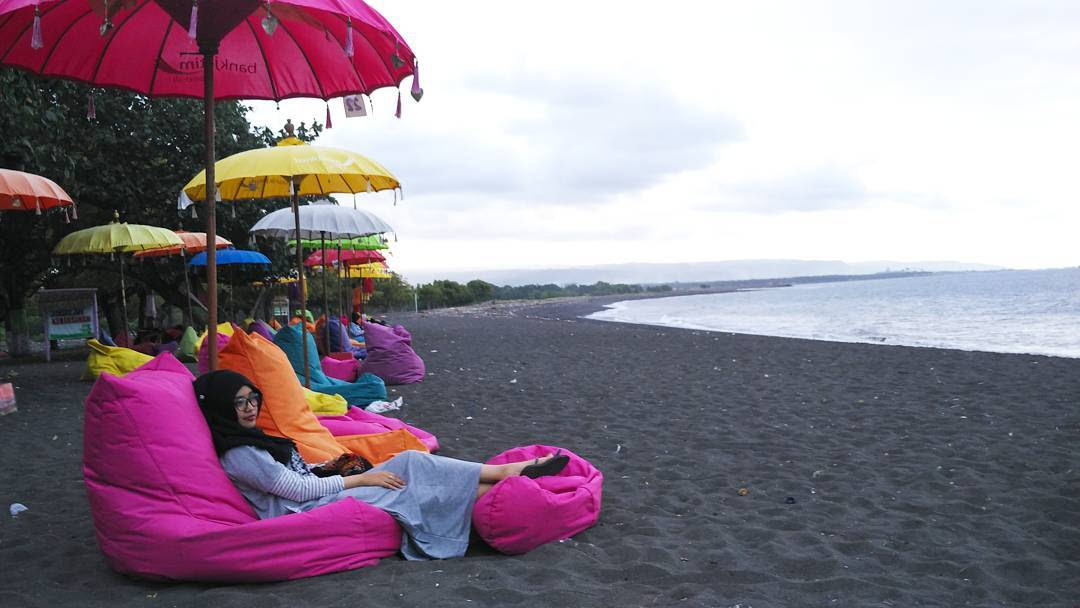 Gambar Wanita Berhijab Di Tepi  Pantai  Rahman Gambar