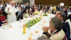 Papa Francisco no almoço dom os pobres na Sala Paulo VI