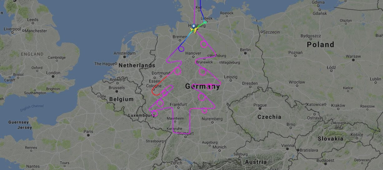 A Christmas tree drawn by an A380 over Germany