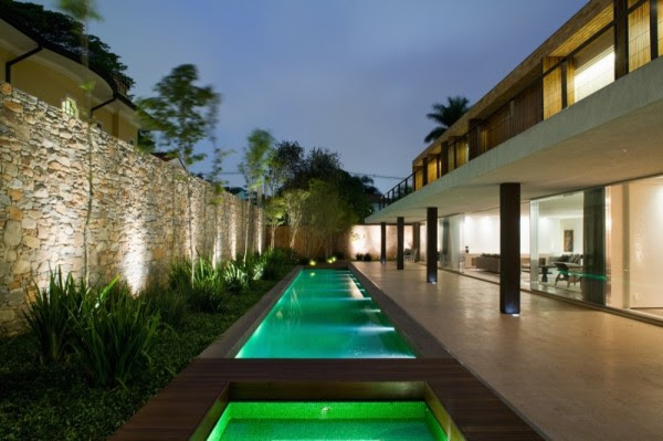 piscina com iluminacao de led