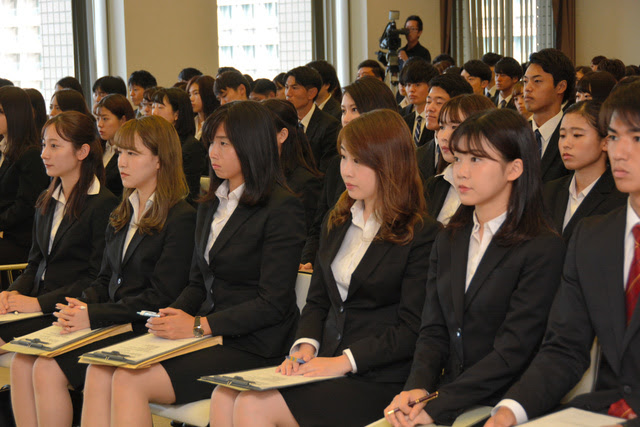 ファッショントレンド エレガント大学 入学式 女子 髪型