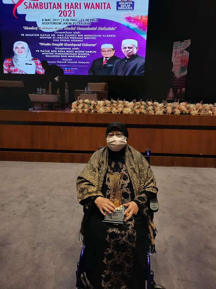 Bahkan rasulullah saw pernah bersabda yang artinya Berbakti Demi Ummah Selagi Bernyawa Pesan Mama Ummahtoday