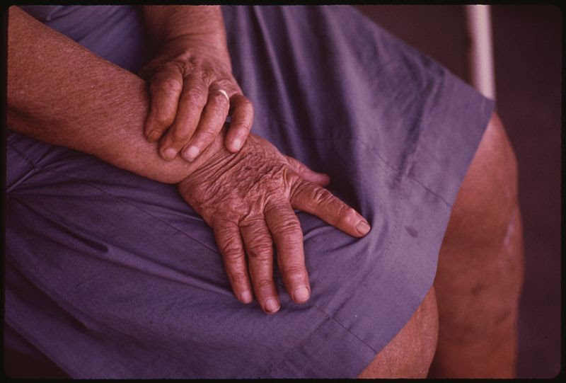 File:ELDERLY RESIDENT OF MULKY SQUARE MUST SOON FIND NEW LODGING. HER PRESENT HOME IS IN THE PATH OF I-635 - NARA - 553482.jpg