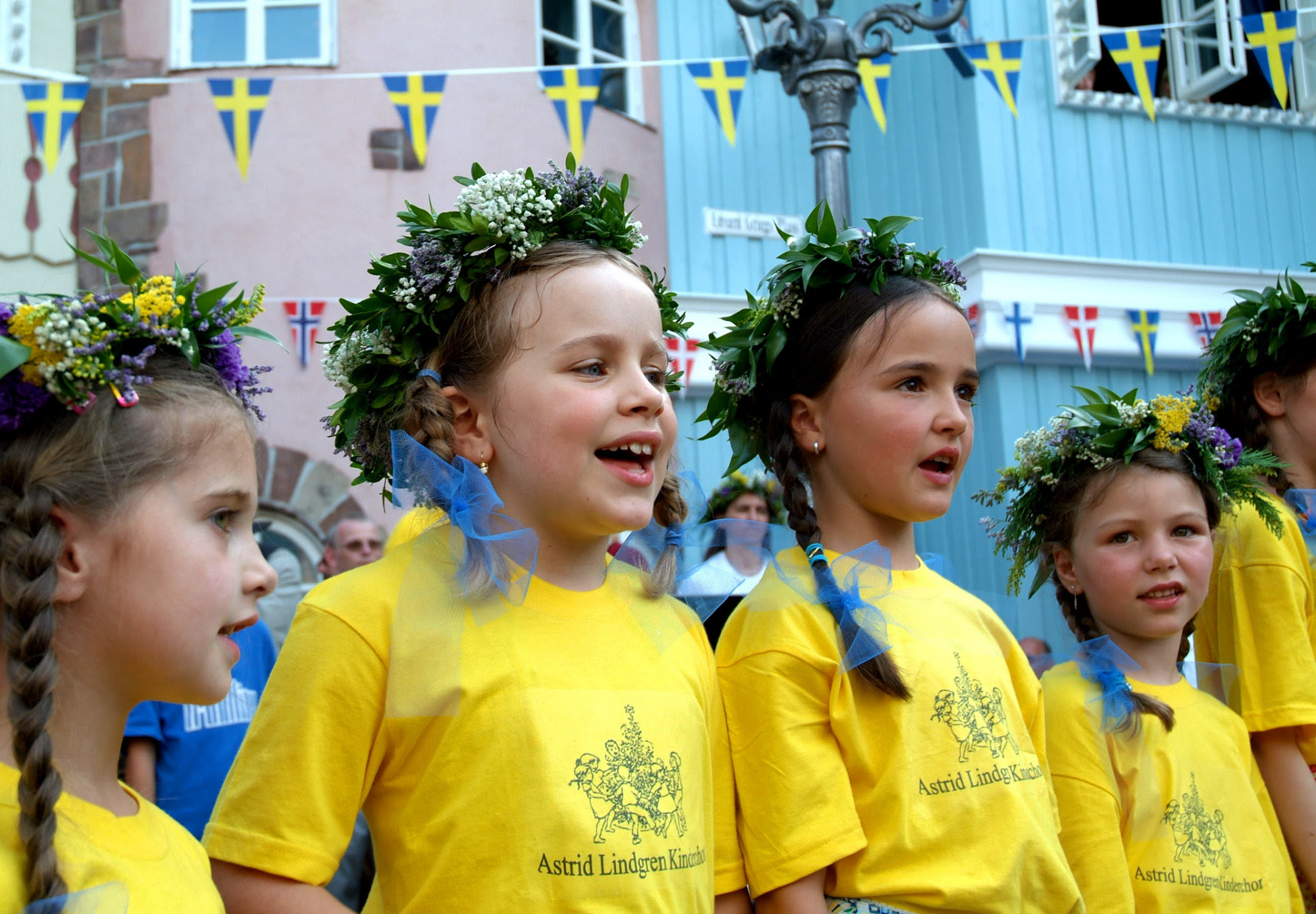 Your gate donation of $10 or more for andersonville at home on june 12 will automatically enter you to win one of our raffle packages! Midsommar Fest Im Europa Park Presse Europa Park Unternehmensportal