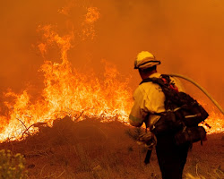 California wildfires continue to burn, thousands of people evacuated