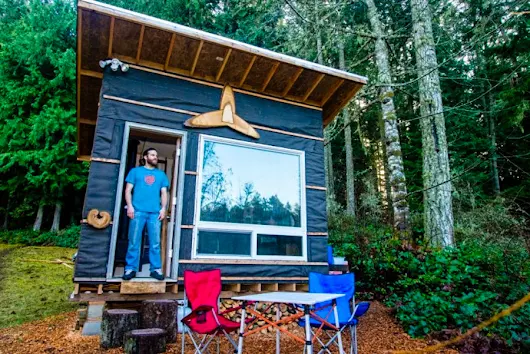 This man built a tiny home in the Pacific-Northwest wilderness for under $500