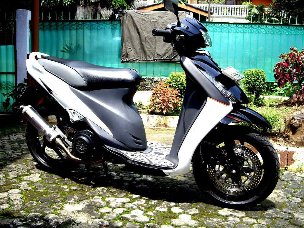 Cars and Bikes Modifikasi  Suzuki Spin