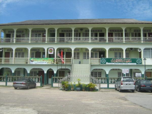 Sekolah Pondok Di Melaka Red Pastel C