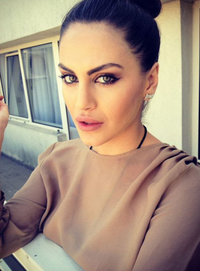 Cristina savulescu, best known for being a fashion designer, was born in romania on thursday, june 29, 1989. Cea Mai Reusita Operatie Estetica Din Romania Cum Arata Tanara Care A Devenit Dintr O Femeie Stearsa Un Adevarat Sex Simbol