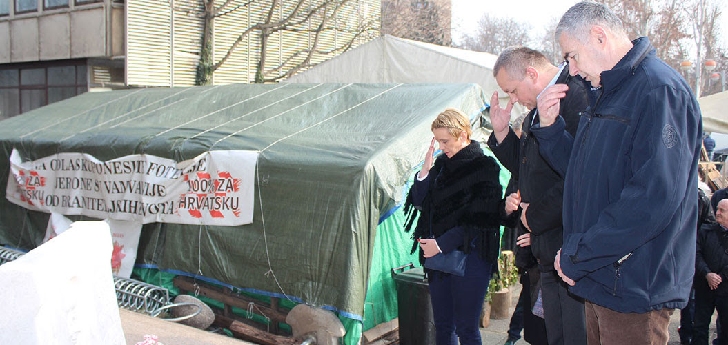 From right: Retired General Zeljko Glasnovic and Retired Colonel Mijo Crnoja In front of veterans' protest tent Zagreb Croatia Photo: hdz.hr 