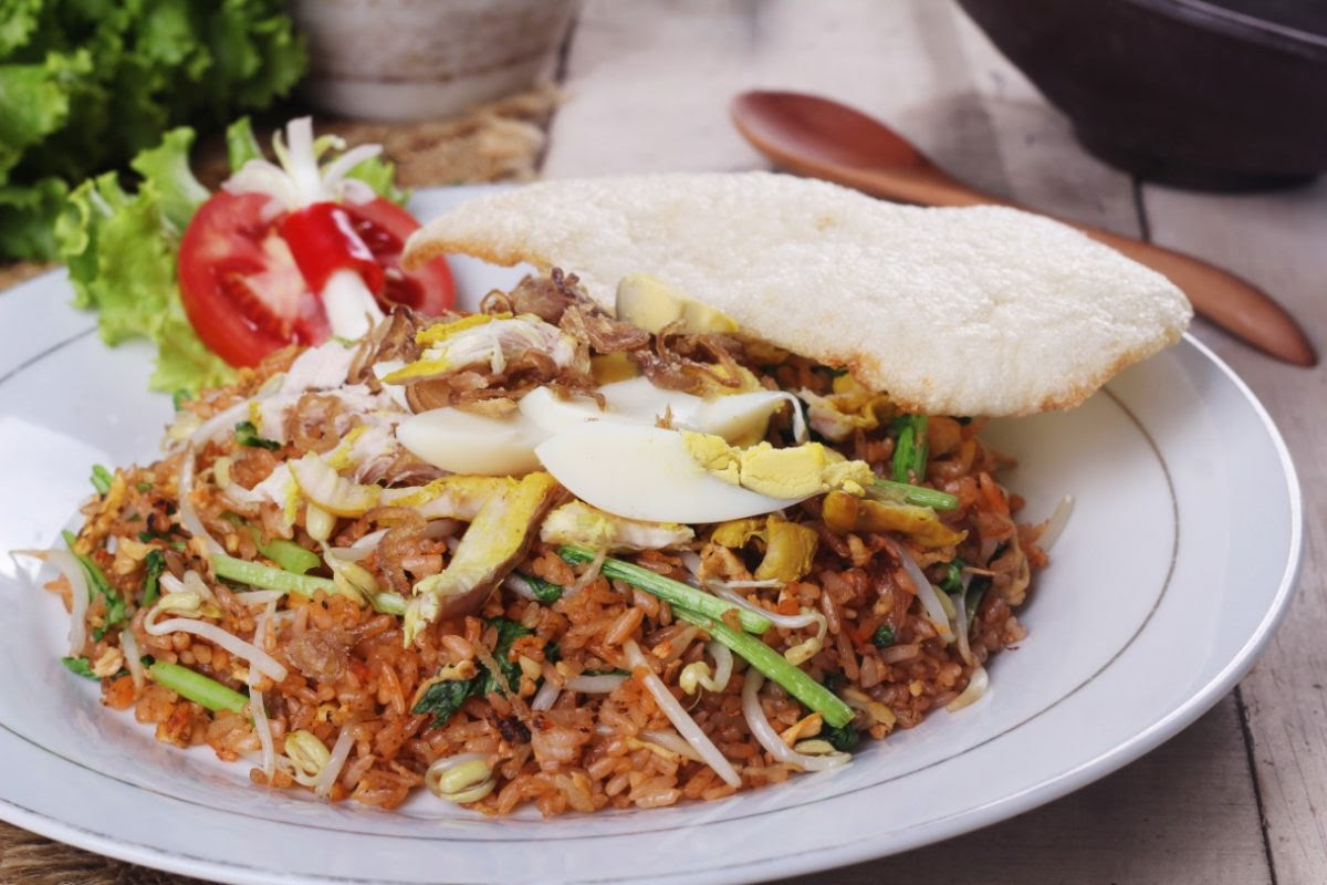 Hampir di setiap kota ada penjual nasi goreng nasi goreng ini juga populer di medan. Cara Membuat Nasi Goreng Sederhana Mudah Dan Enak Patut Dicoba