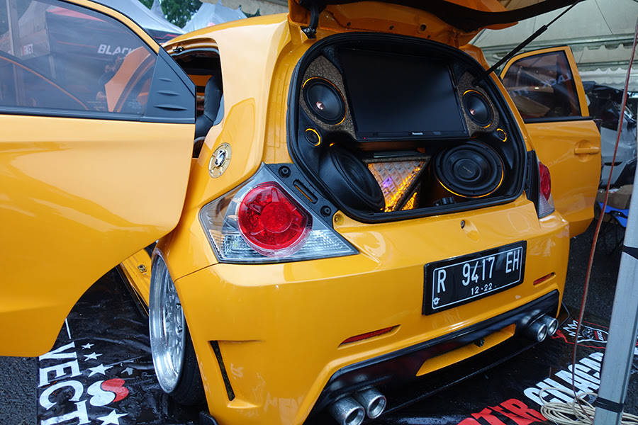 Honda Brio Kuning Modifikasi