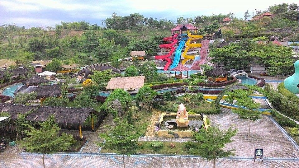 Rumah adat ini dibangun pada zaman syekh syarif hidayatullah atau sunan gunung jati. Keren Tempat Prewed Yang Bagus Di Majalengka Gallery Pre Wedding