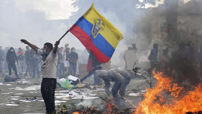Équateur : la capitale placée sous contrôle militaire