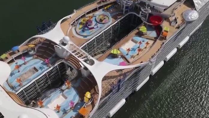 Tourisme : à bord du "Wonder of the Seas", le plus gros bateau du monde