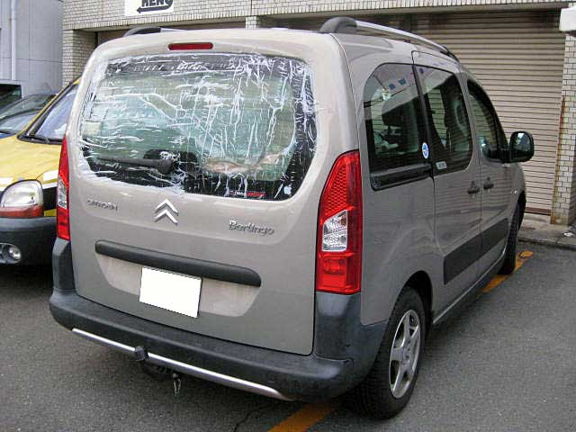 車 後ろのガラス 割れた Kuruma