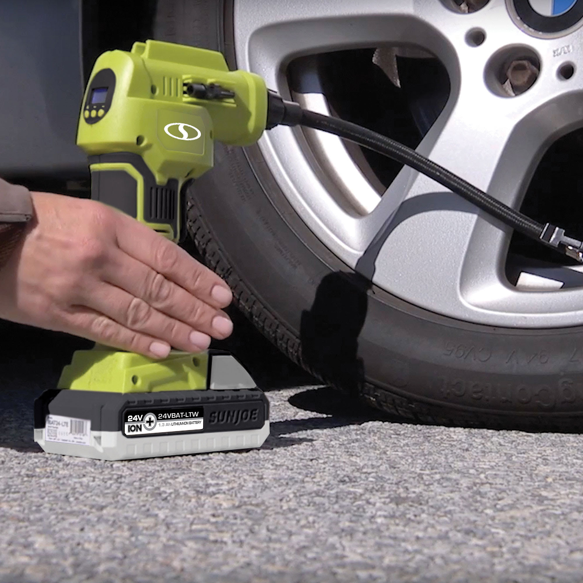 These the sun air compressor are equipped with modernized technologies to convert air pressure into potential energy and are largely used for industrial processes. Sun Joe 24v Cordless Portable Air Compressor Kit