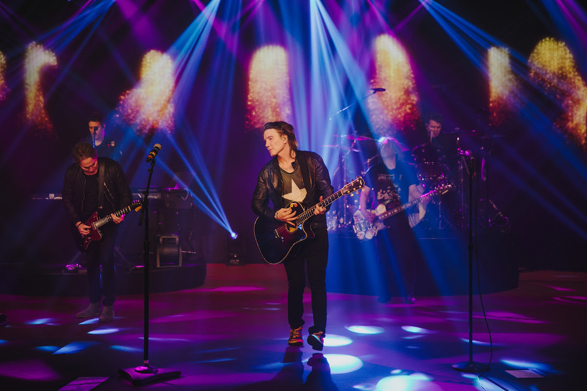 Doug kolk talked to 'goo goo dolls' lead singer johnny rzeznik about the bands new christmas album. Interview Goo Goo Dolls Look Back On 35 Years Of Rock 25 Years Of Name Atwood Magazine