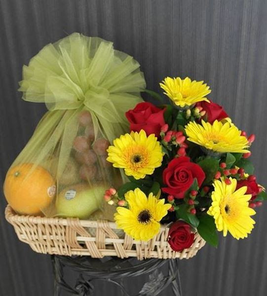 Festive decoration of the fruit basket will bring bright colors to everyday life. Floresta Malaysia Kuala Lumpur Pj Online Florist Fresh Flower Delivery Ff002 Fruits Basket